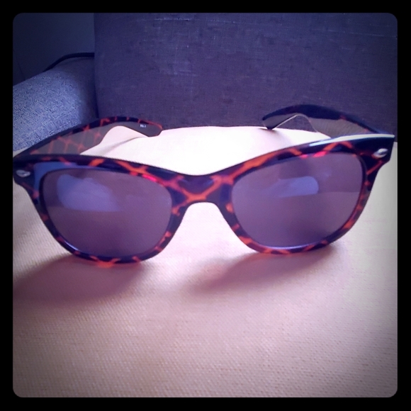 Accessories - New without tag sunglasses